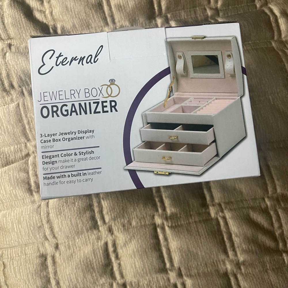 Brand new 3 layers jewelry box organizer, elegant color and stylish design